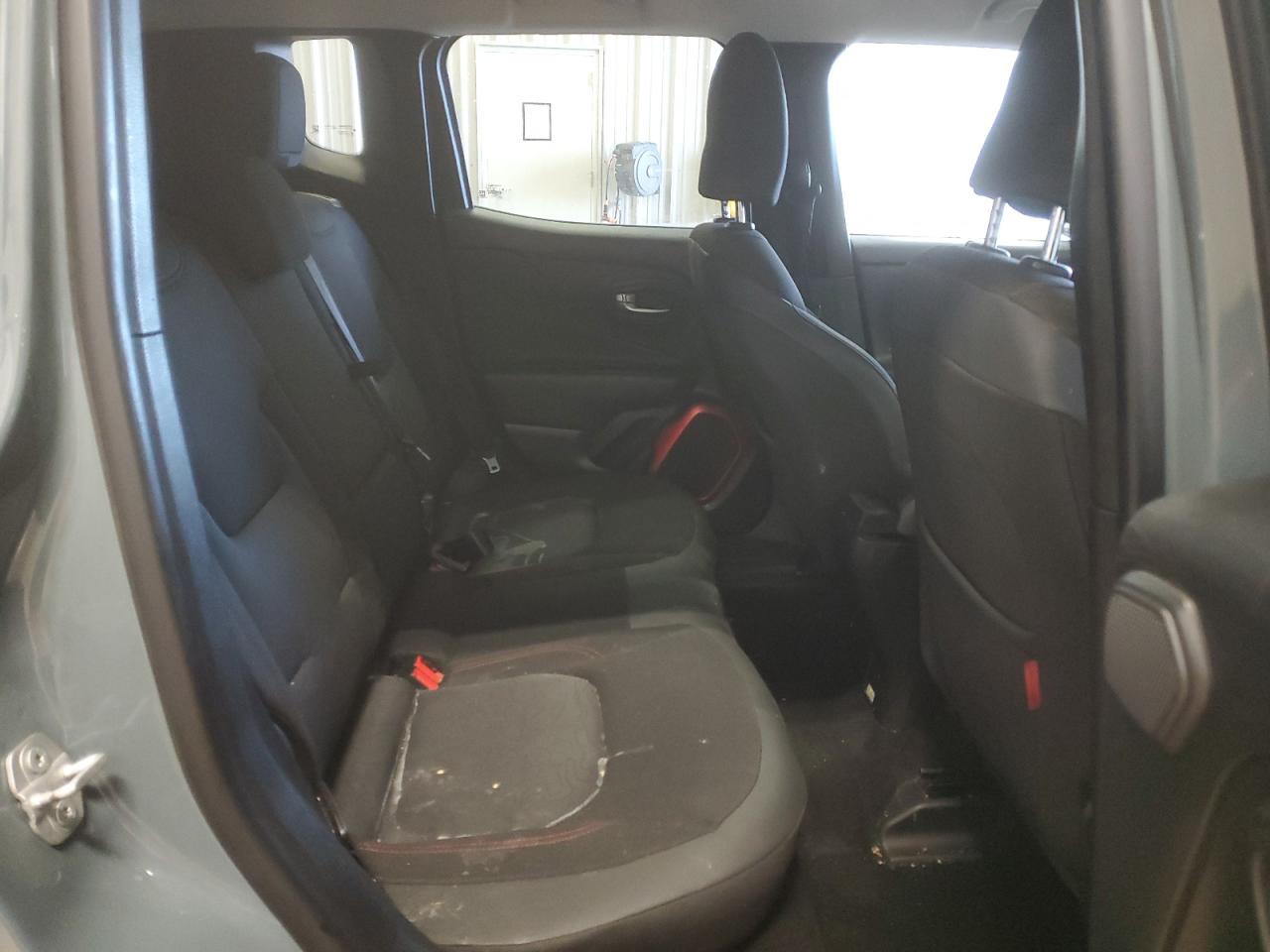 2015 Jeep Renegade - Image 10