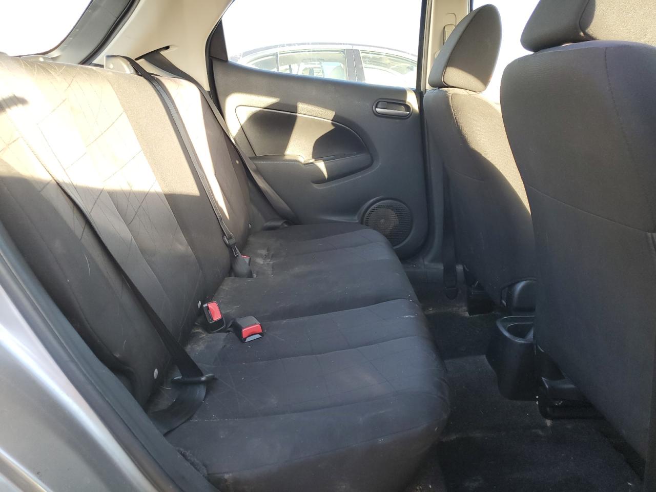 2011 Mazda 2 - Image 11