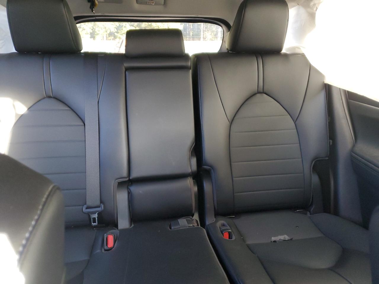 2022 Toyota Highlander - Image 10