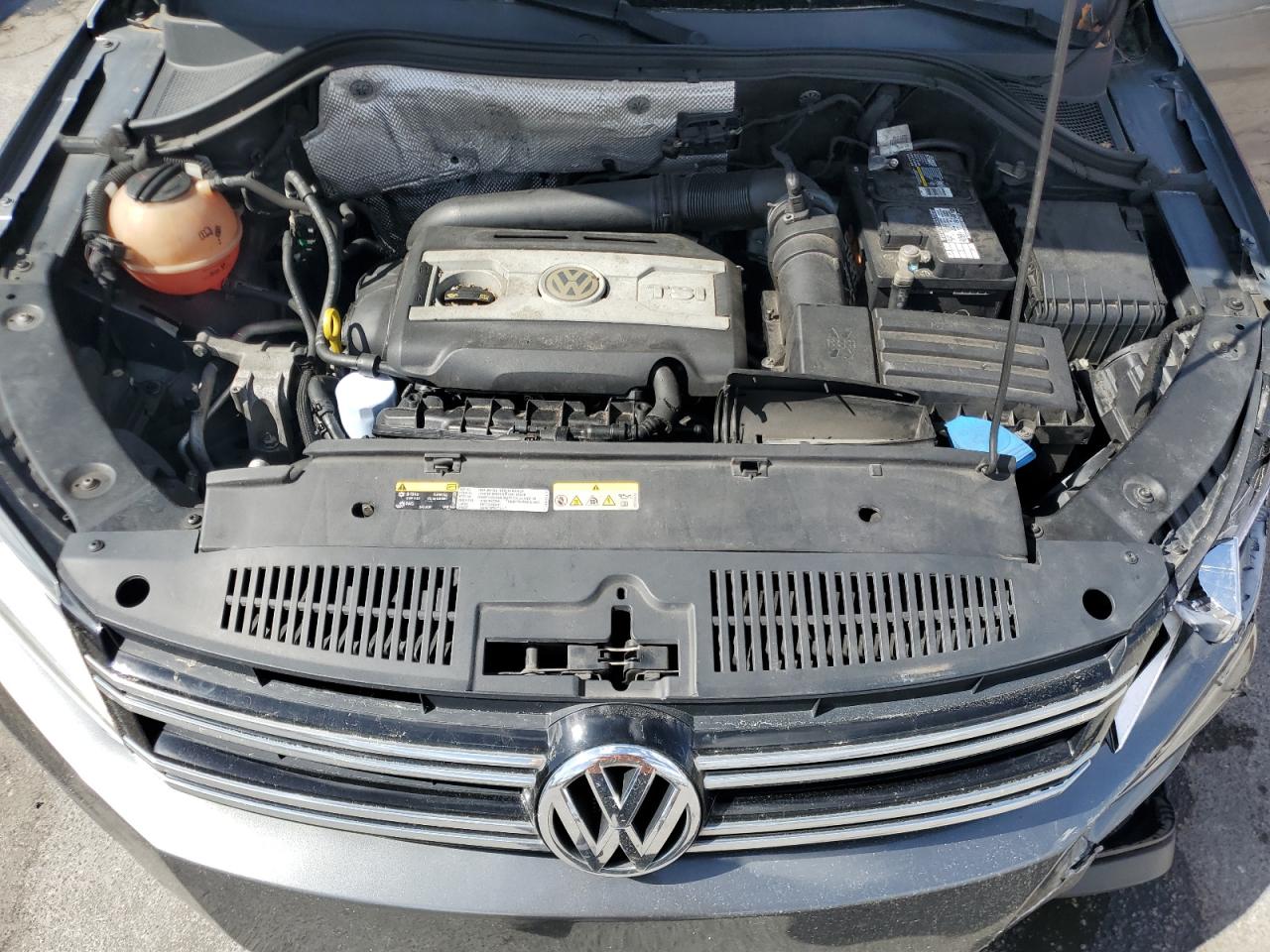 2015 Volkswagen Tiguan - Image 12