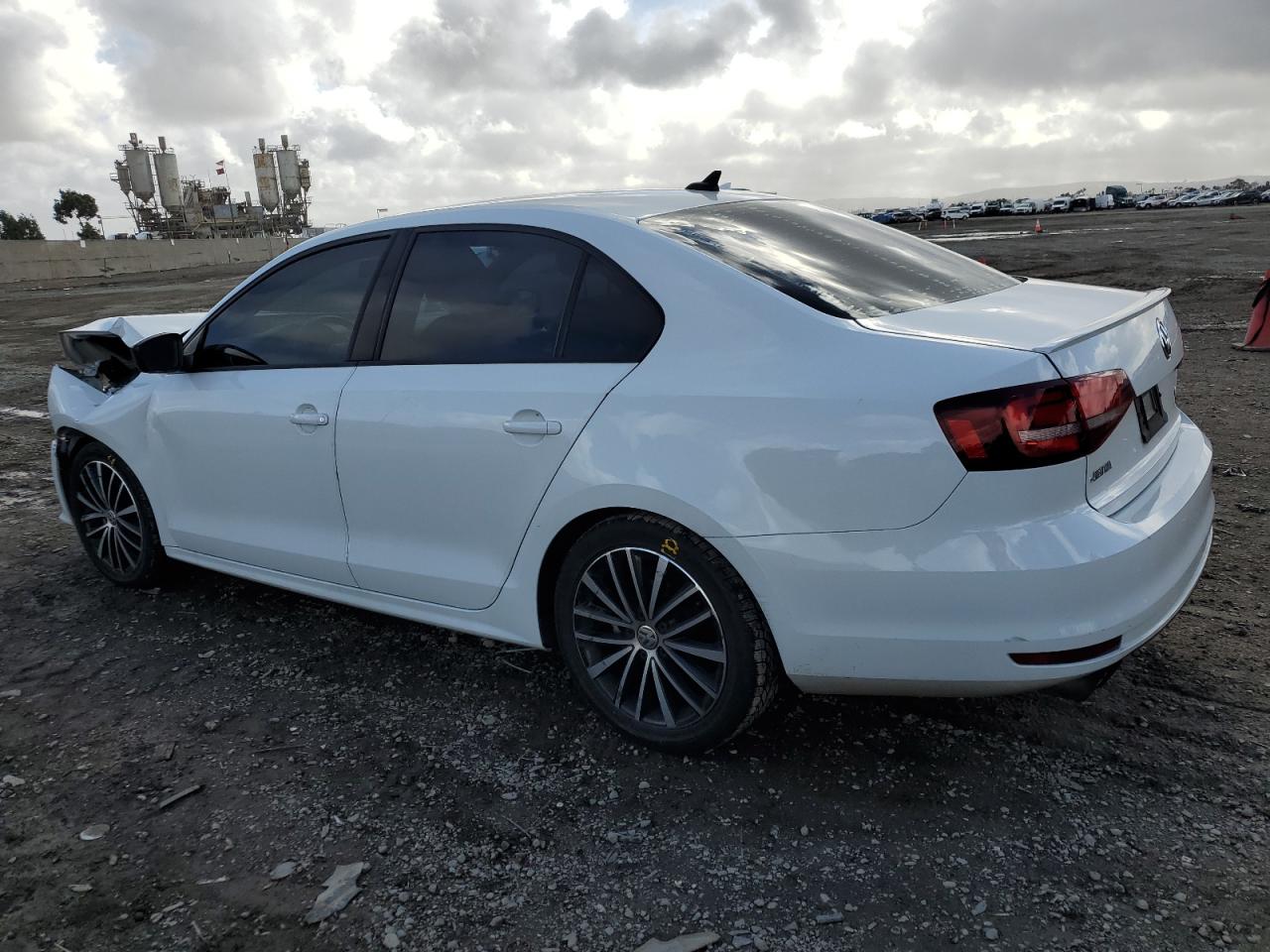 2016 Volkswagen Jetta - Image 2