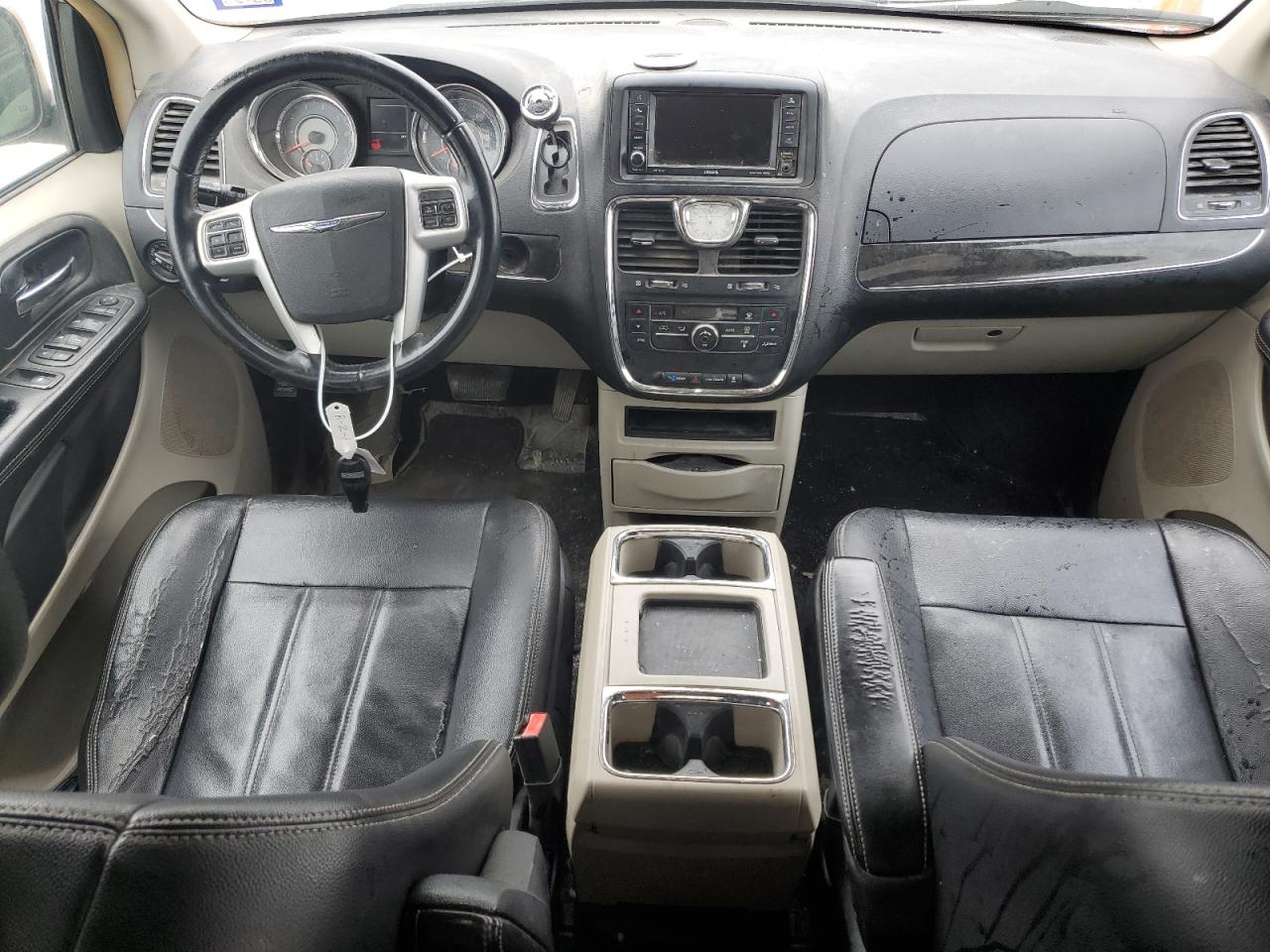 2014 Chrysler Town & Country - Image 8