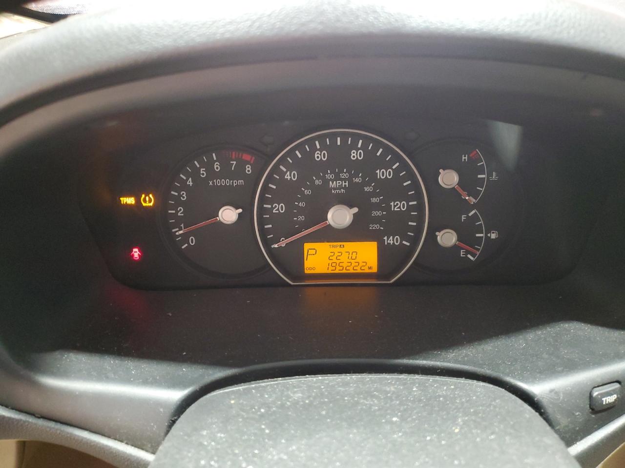 2008 Kia Rondo - Image 9