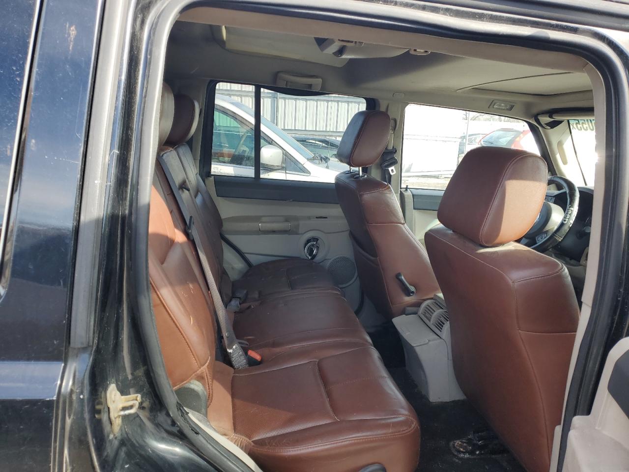 2006 Jeep Commander - Image 11