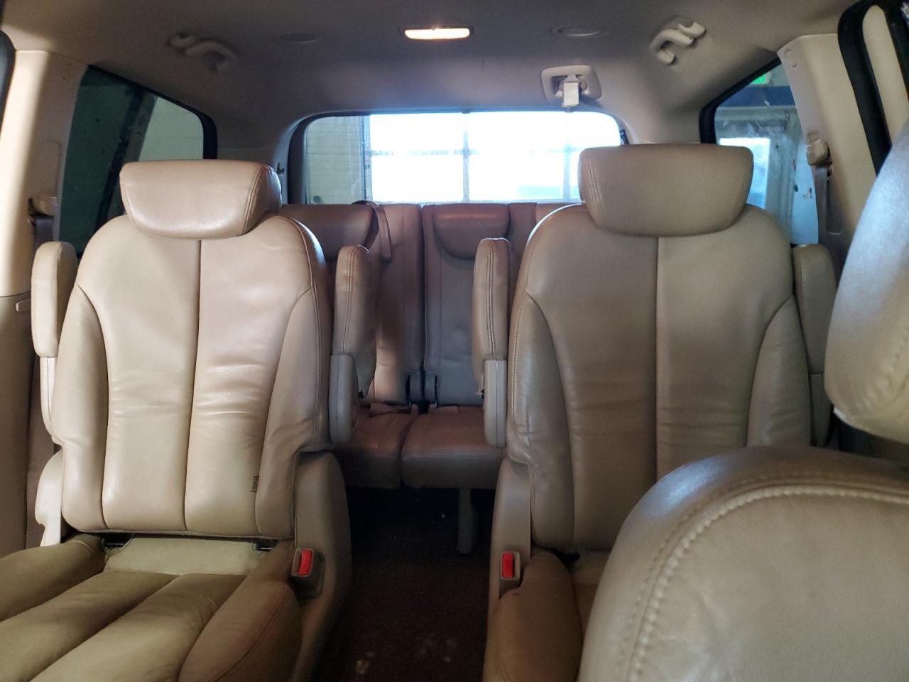 2010 Kia Sedona - Image 10