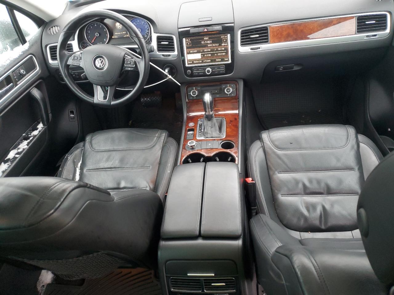 2014 Volkswagen Touareg - Image 8