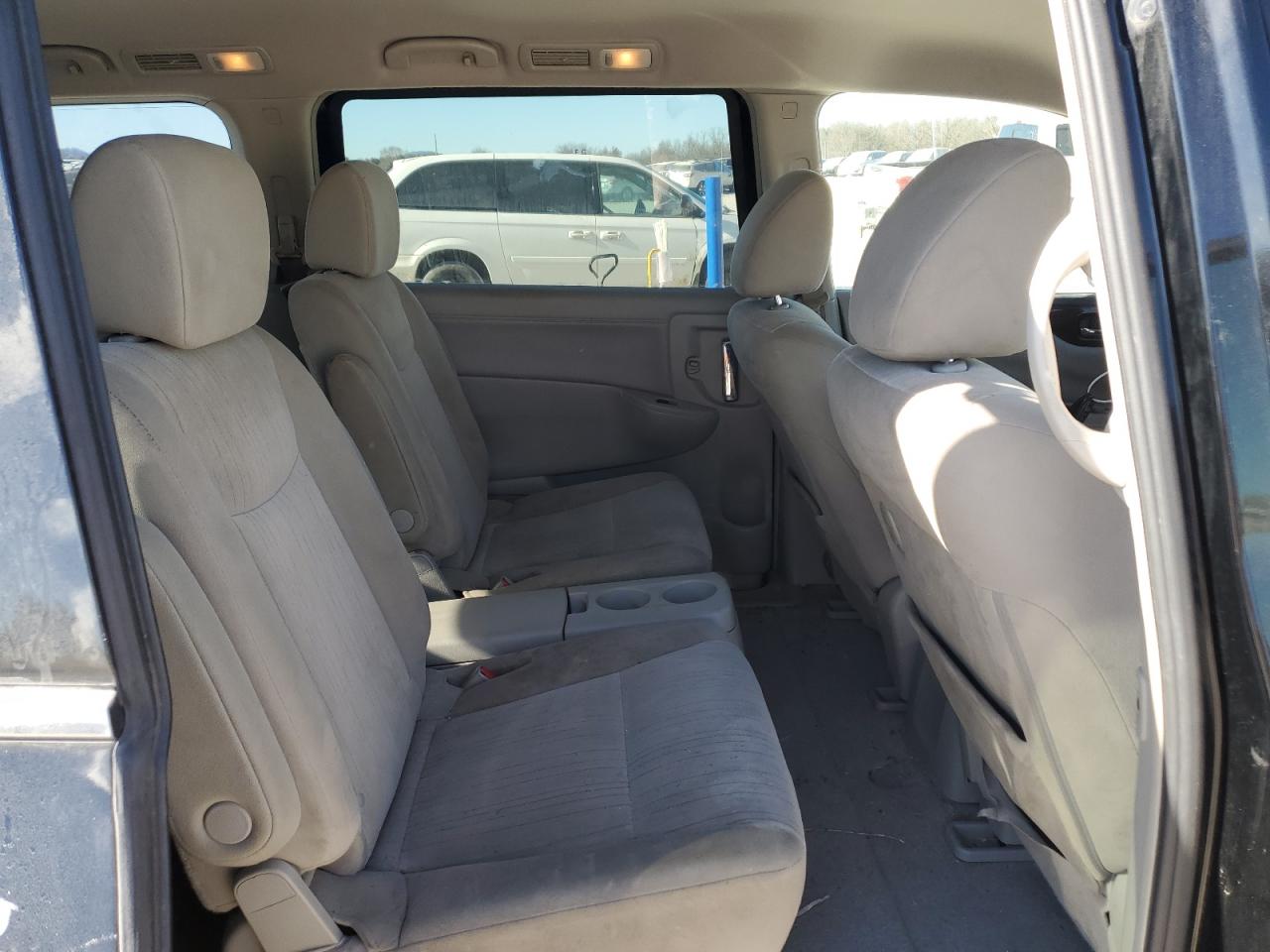 2014 Nissan Quest - Image 12