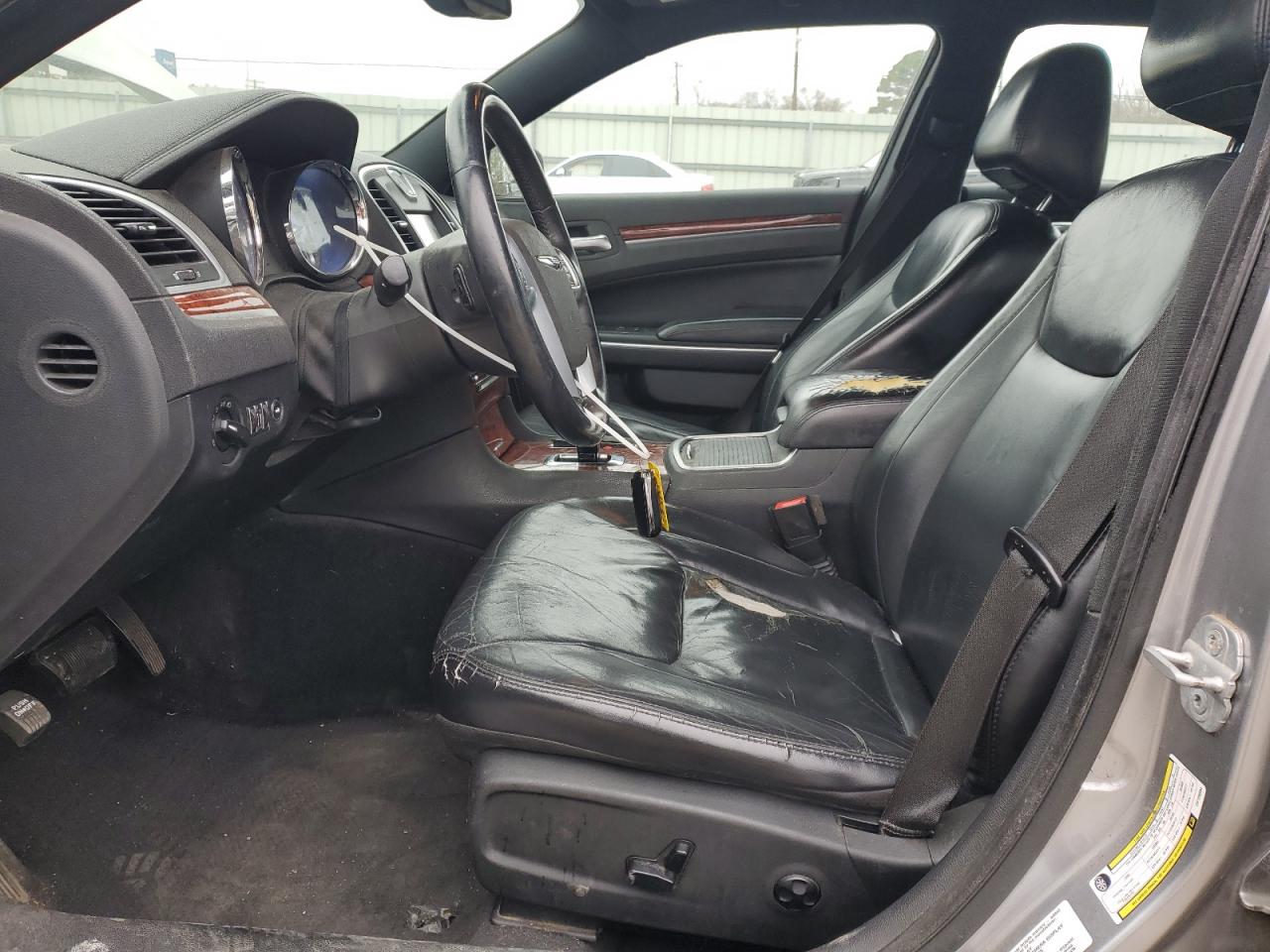 2014 Chrysler 300 - Image 7