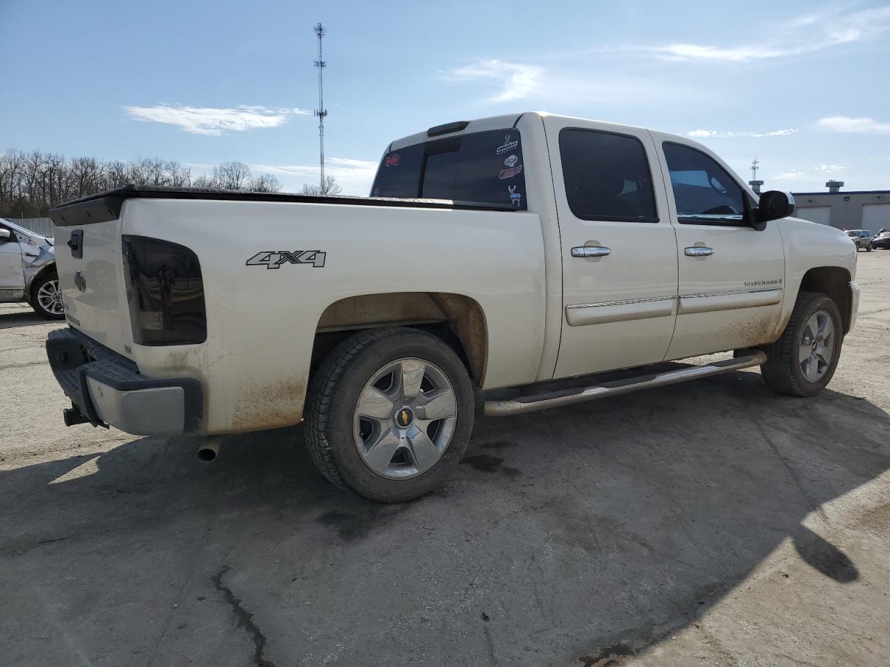 2009 Chevrolet Silverado - Image 3