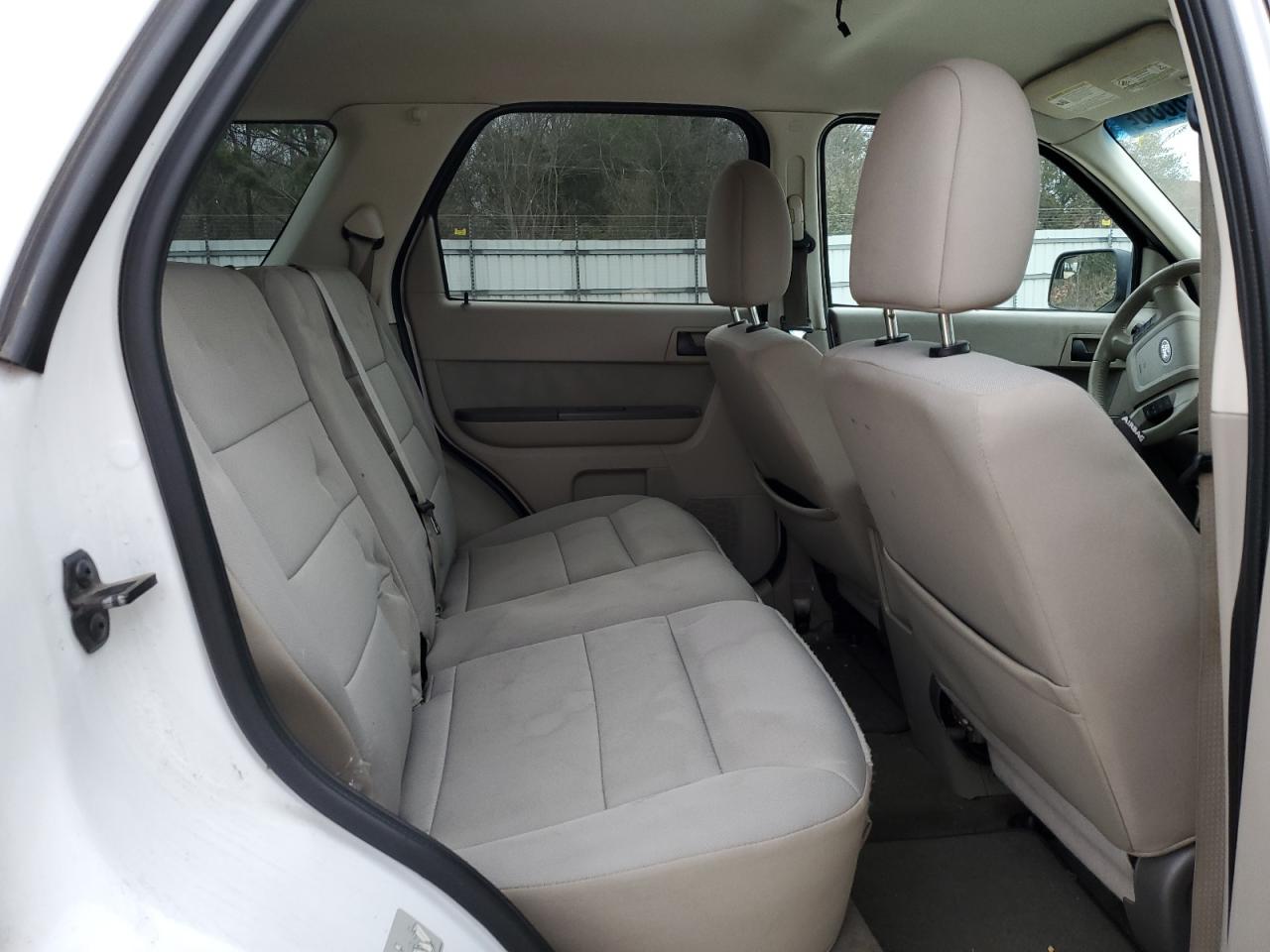 2010 Ford Escape - Image 11
