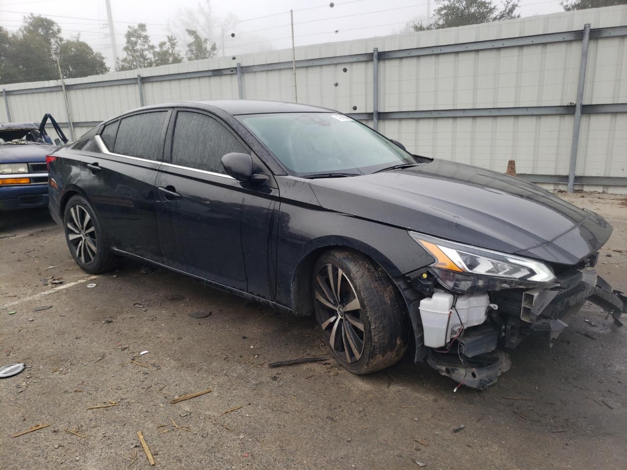 2022 Nissan Altima - Image 4