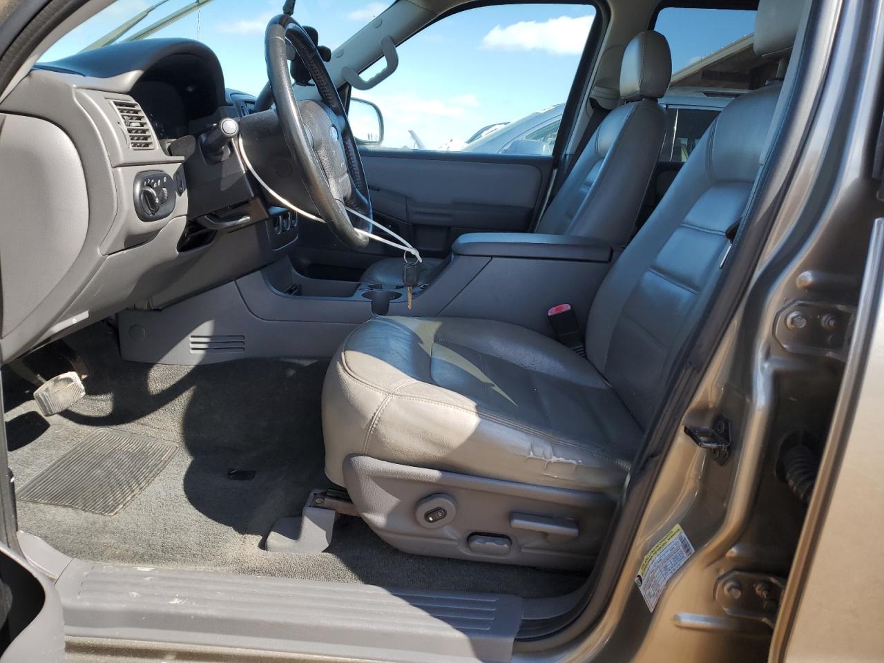 2005 Ford Explorer - Image 7