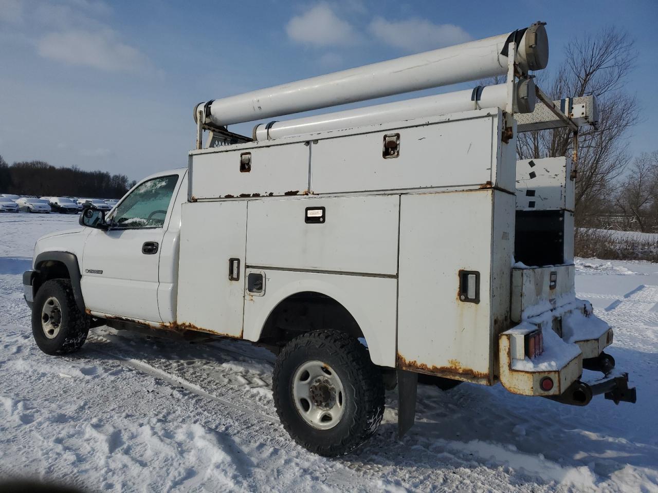 2007 Chevrolet Silverado - Image 2