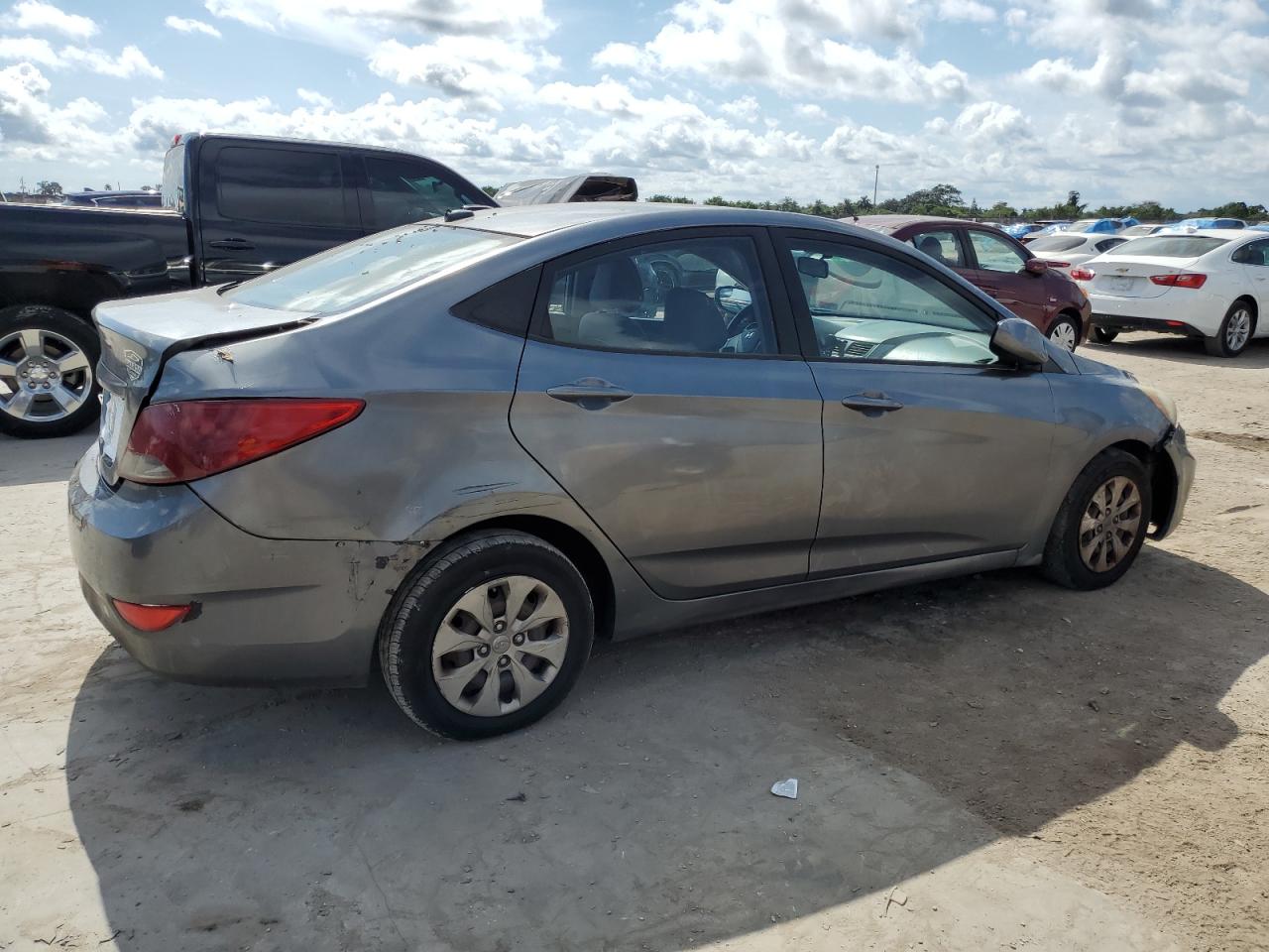 2015 Hyundai Accent - Image 3