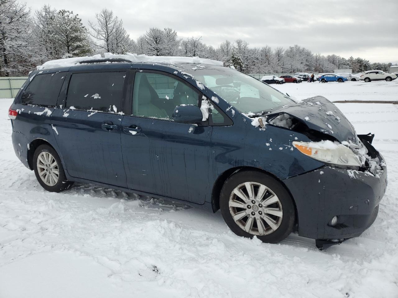 2011 Toyota Sienna - Image 4