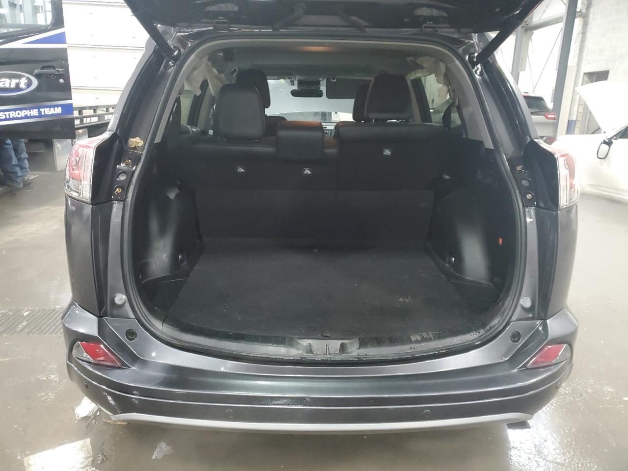 2017 Toyota RAV 4 - Image 6