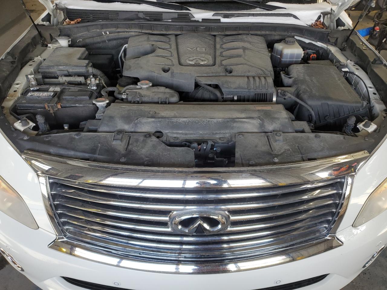 2014 Infiniti QX80 - Image 12