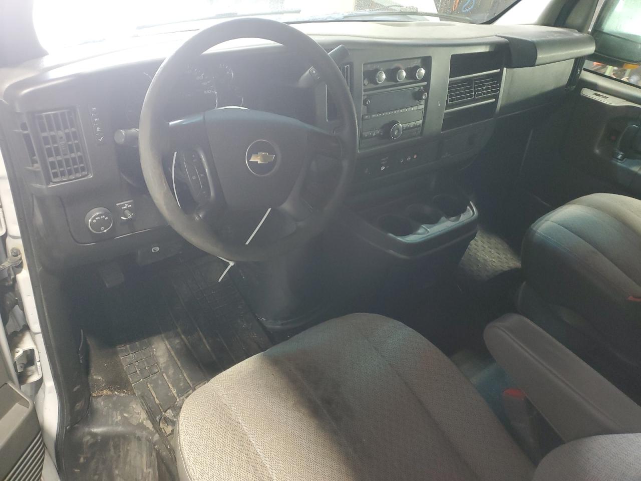 2015 Chevrolet Express - Image 8