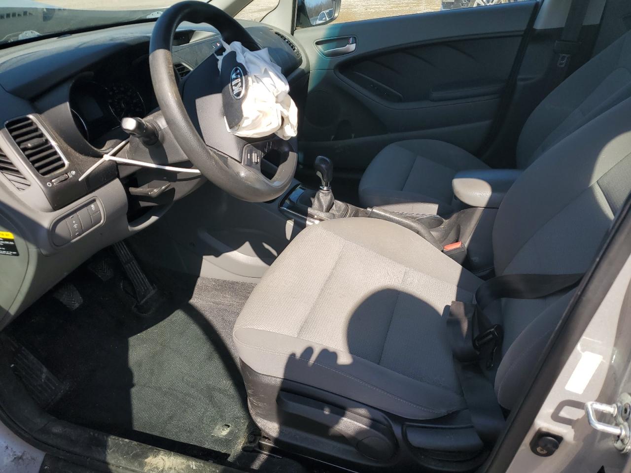 2017 Kia Forte - Image 7