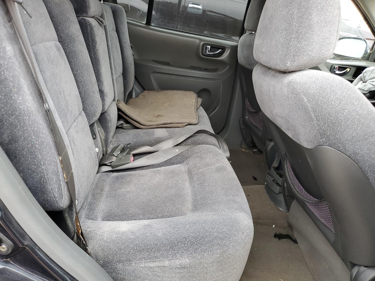 2004 Hyundai Santa Fe - Image 11