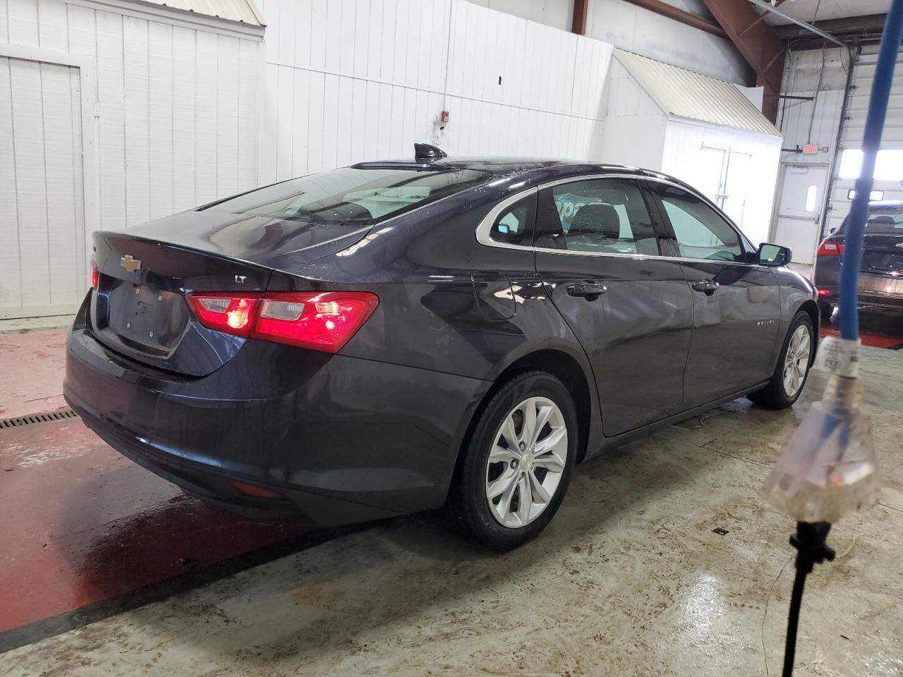 2023 Chevrolet Malibu - Image 3
