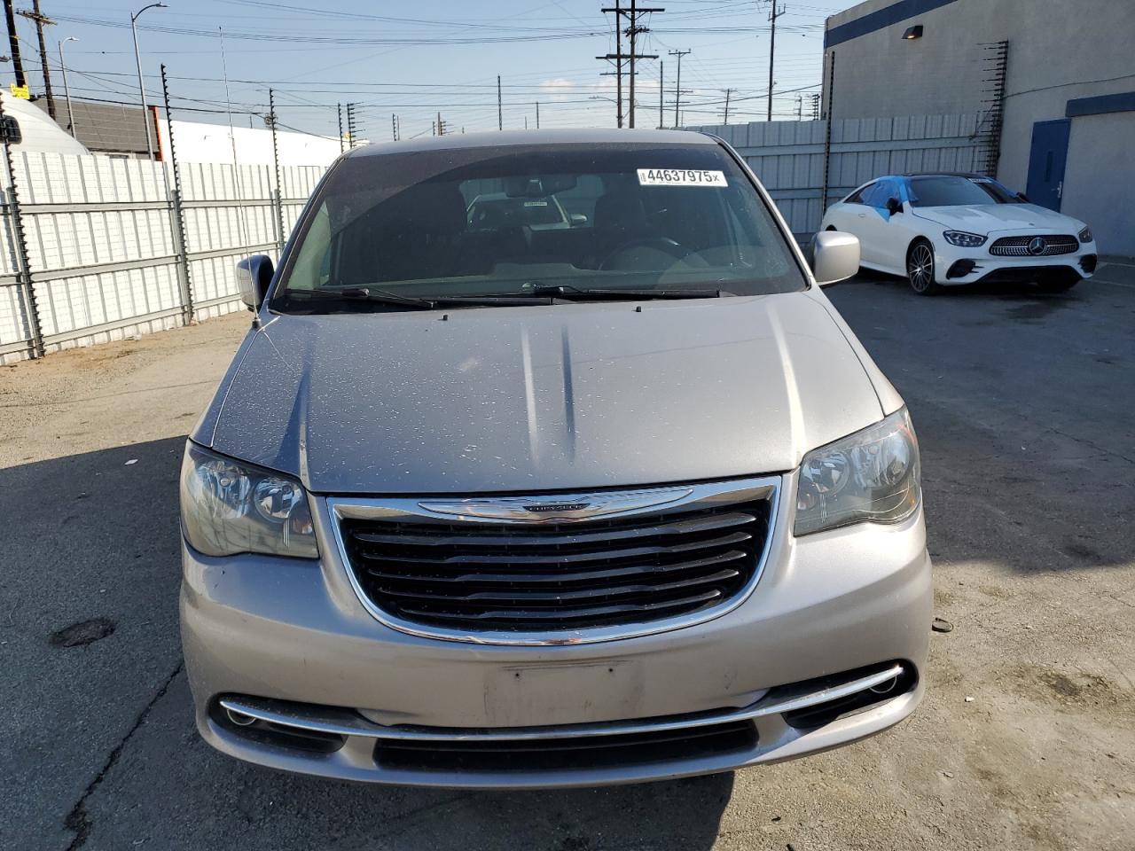 2015 Chrysler Town & Country - Image 5