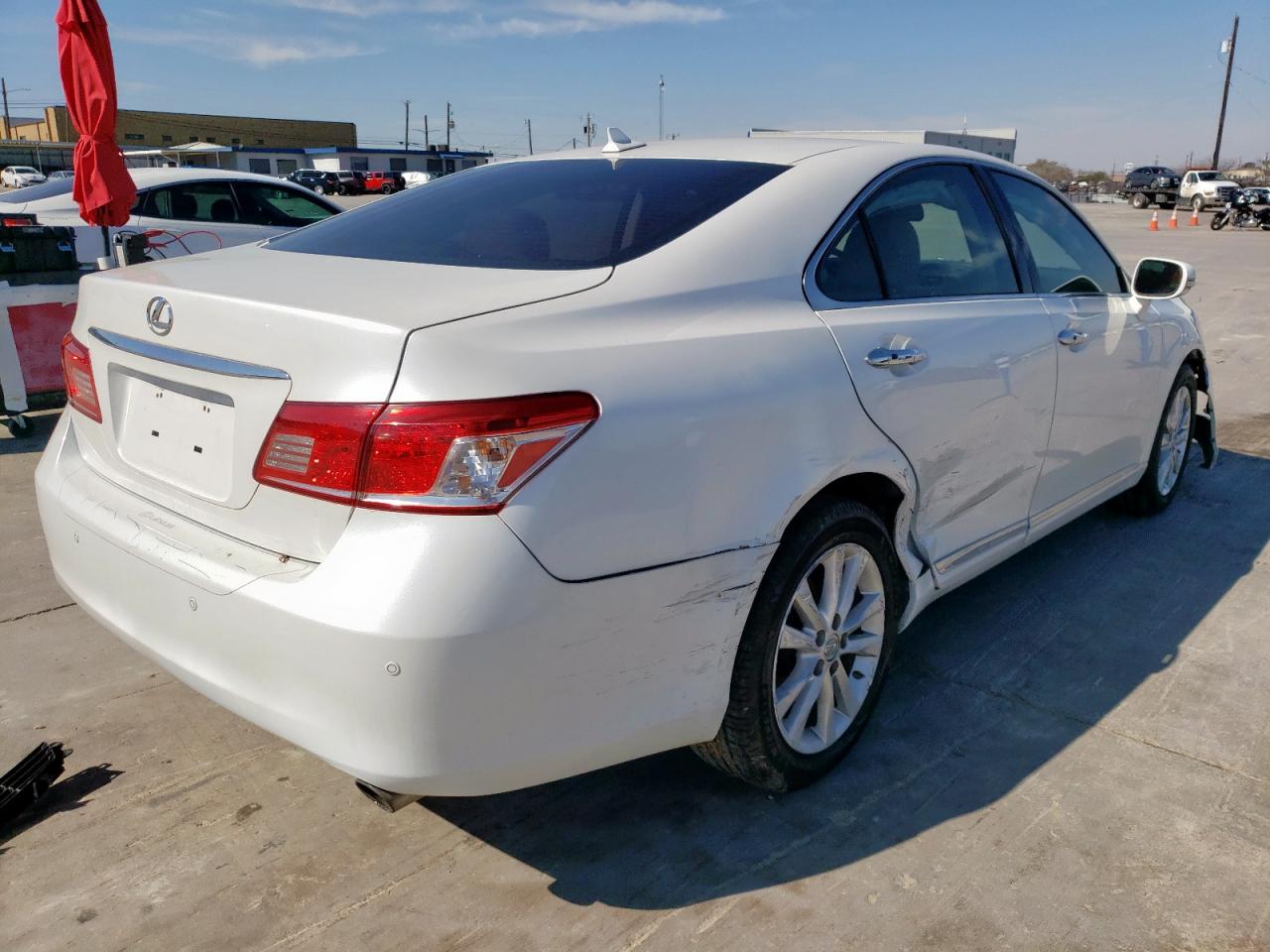 2011 Lexus ES - Image 3