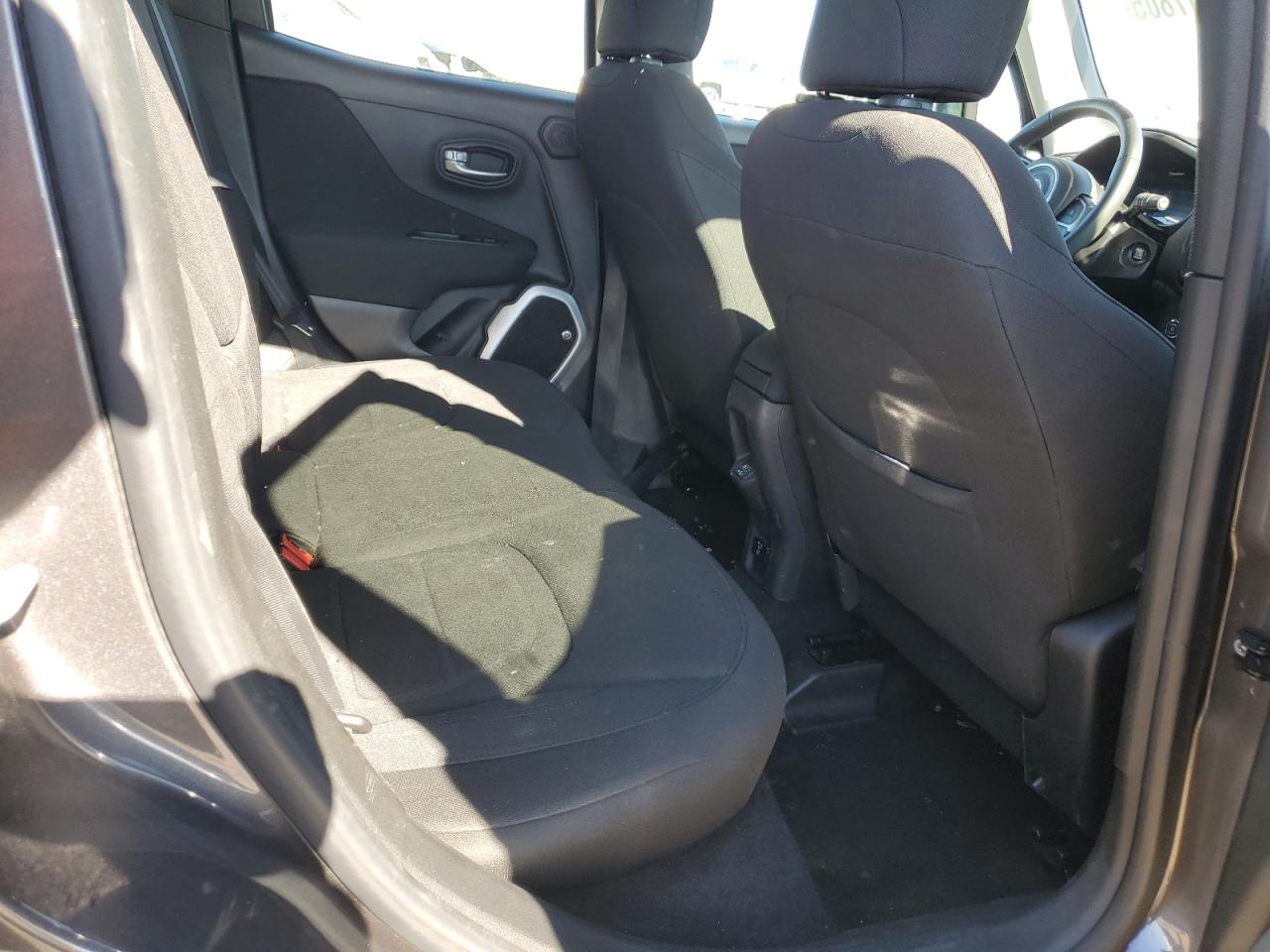 2018 Jeep Renegade - Image 10