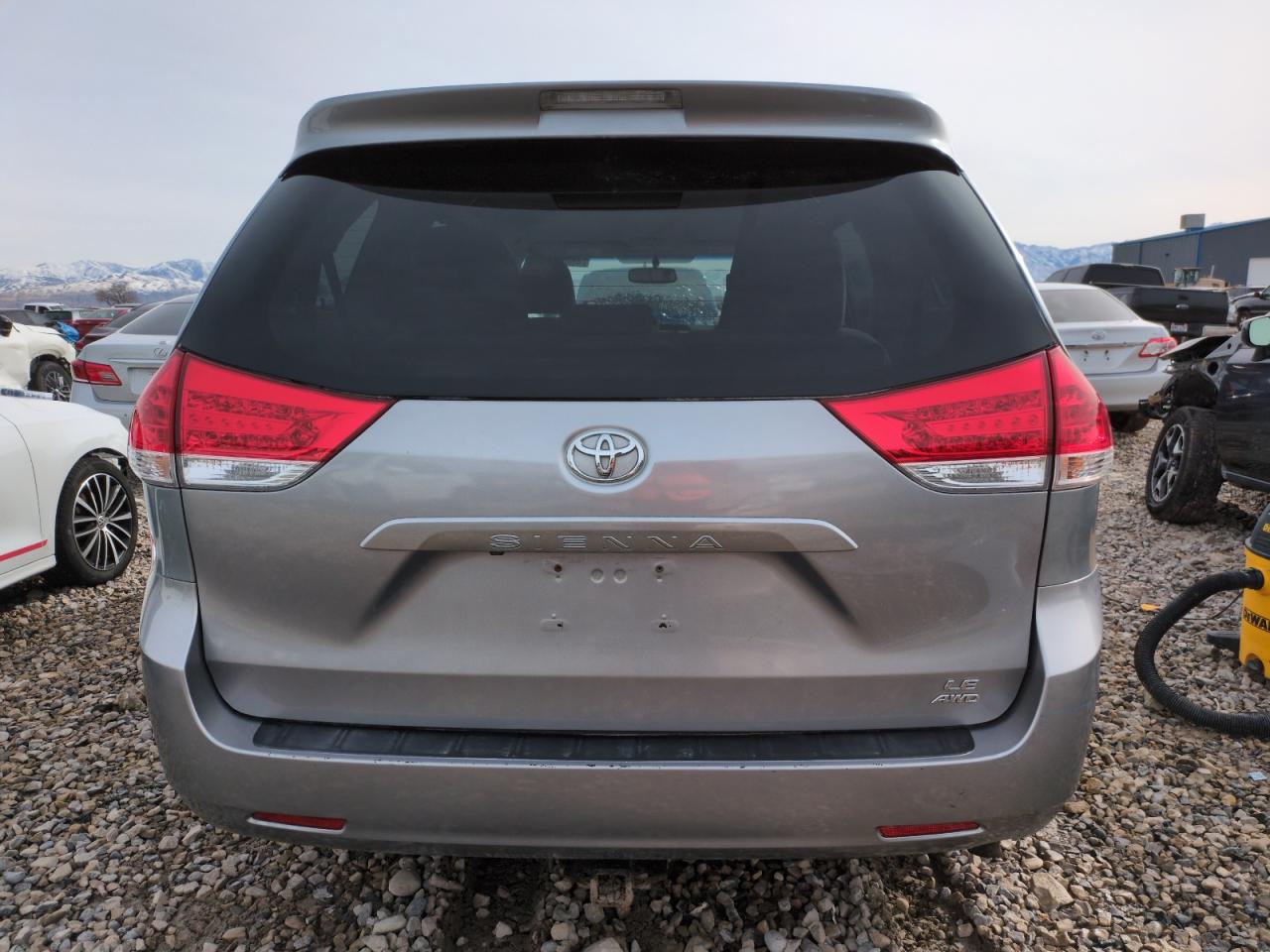 2012 Toyota Sienna - Image 6