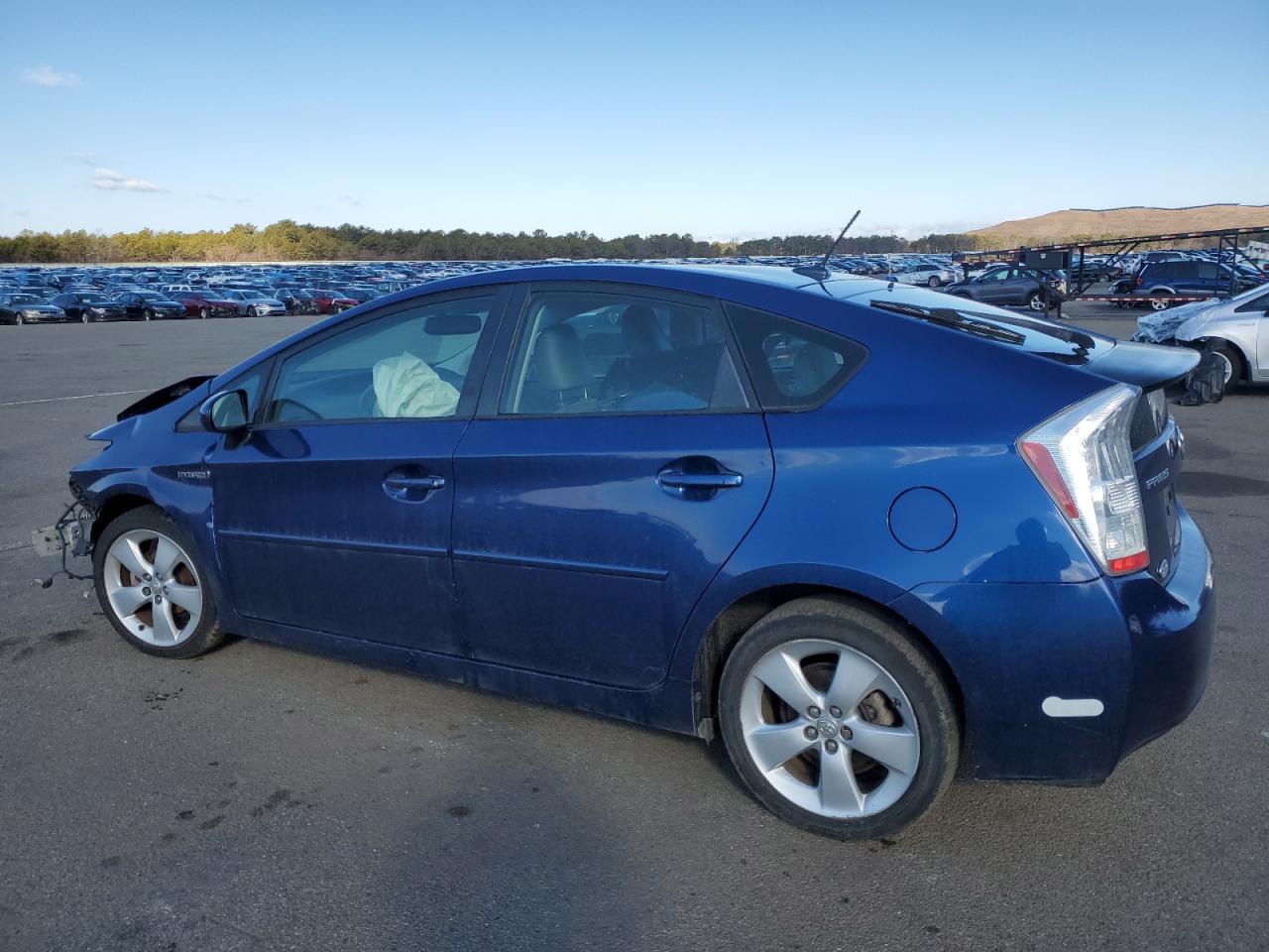 2011 Toyota Prius - Image 2