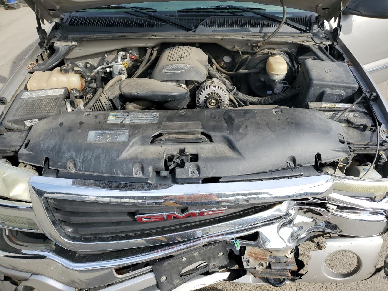 2005 GMC Sierra - Image 13