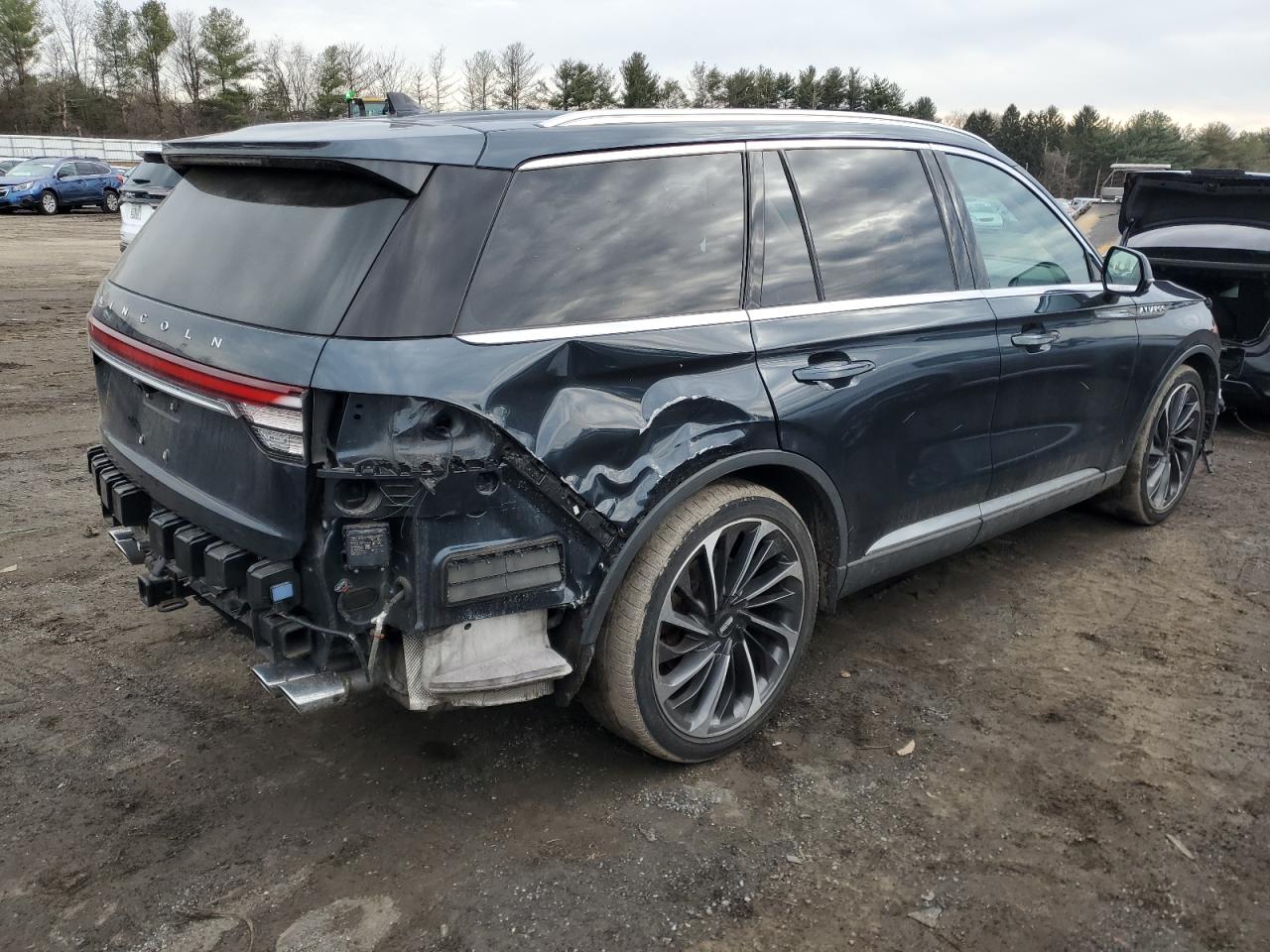 2021 Lincoln Aviator - Image 3