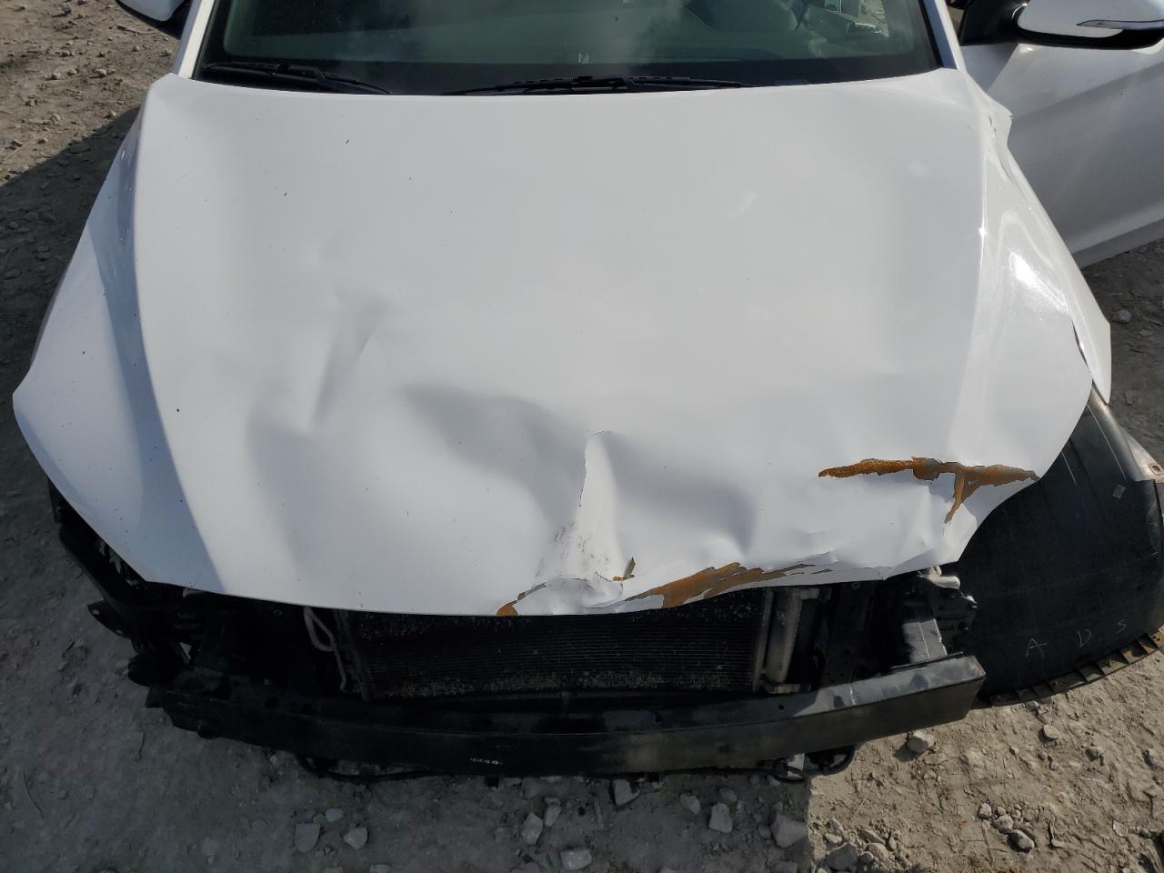 2017 Hyundai Elantra - Image 11