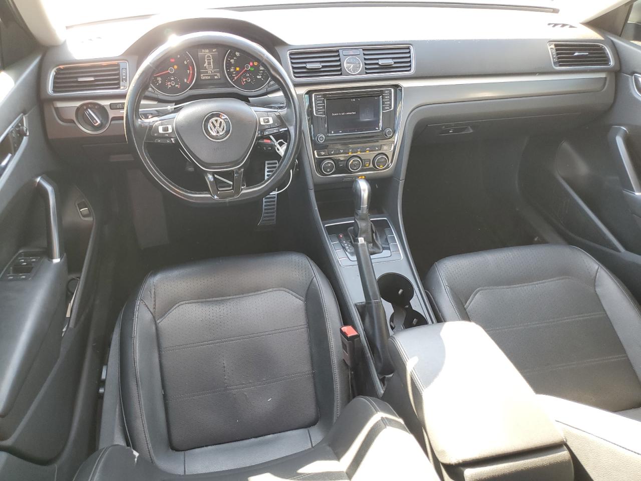 2017 Volkswagen Passat - Image 8