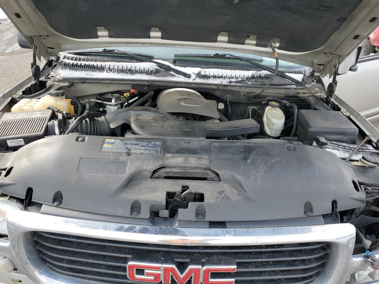 2005 GMC Yukon - Image 13