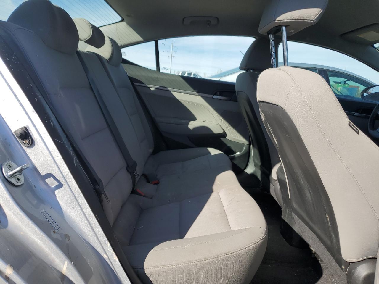 2018 Hyundai Elantra - Image 10