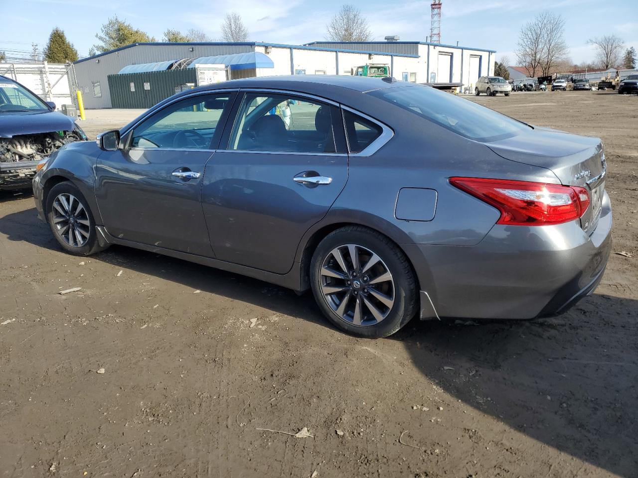 2017 Nissan Altima - Image 2