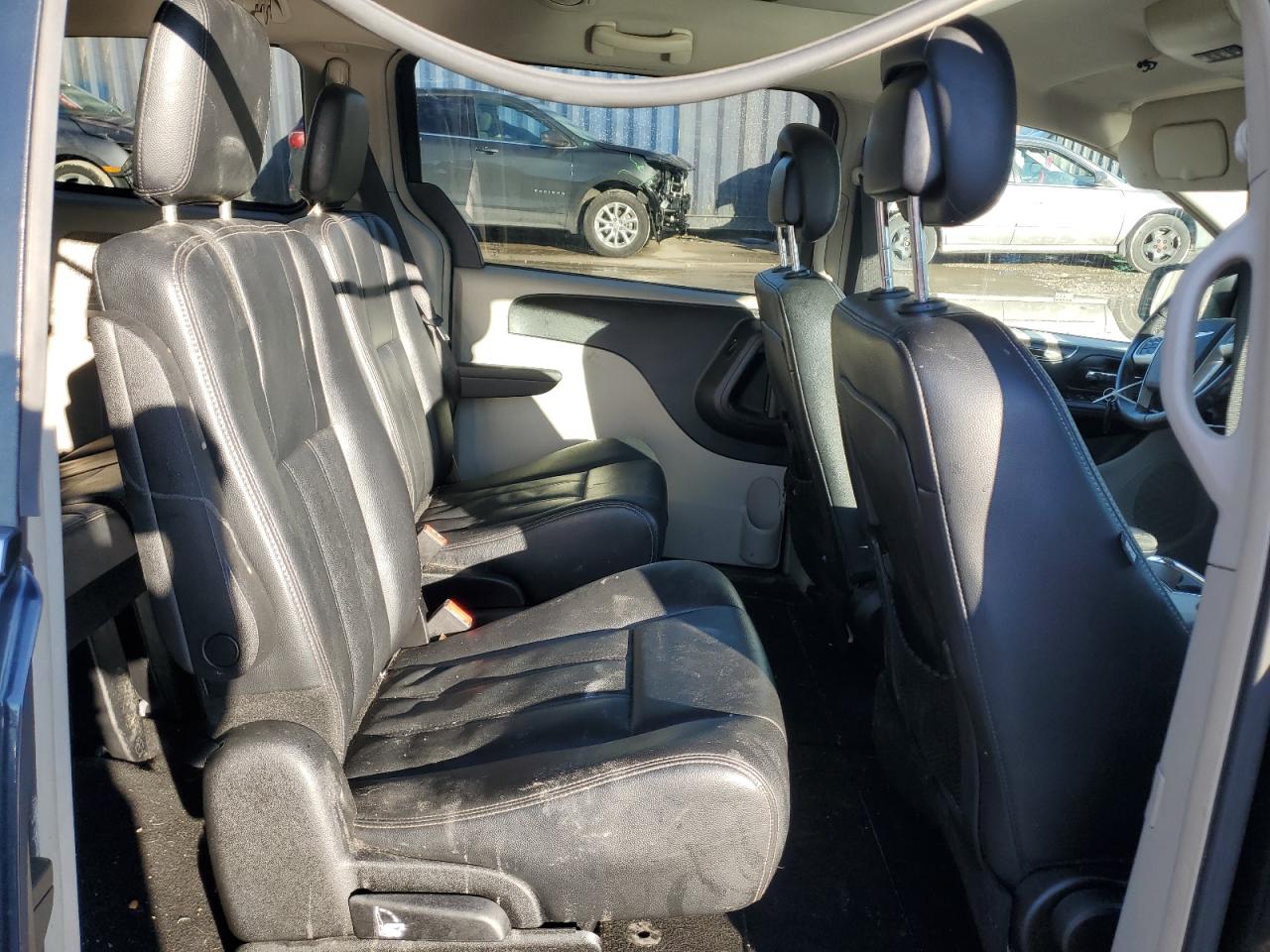 2013 Chrysler Town & Country - Image 11