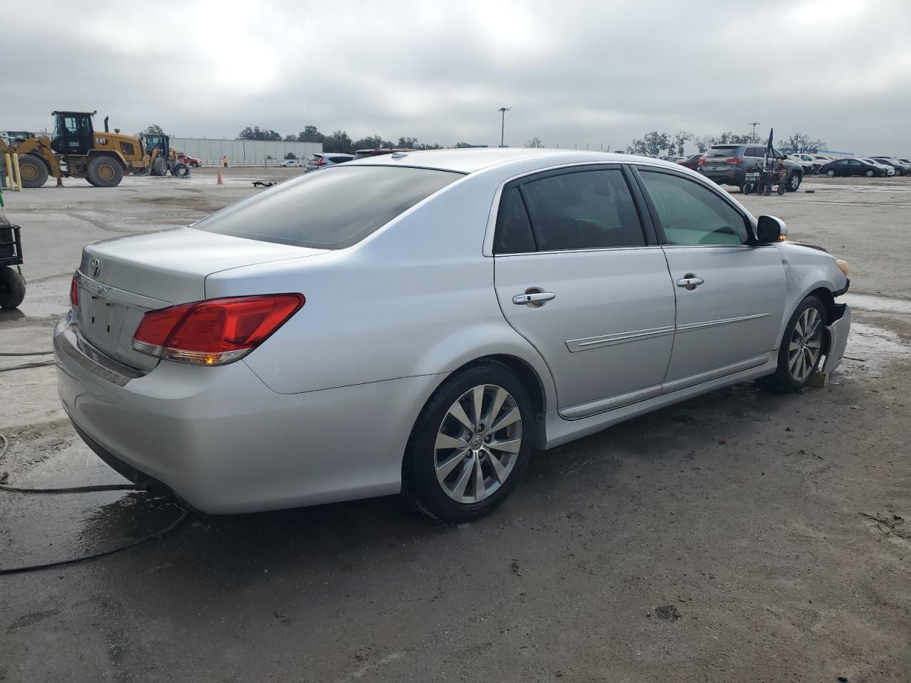 2012 Toyota Avalon - Image 3