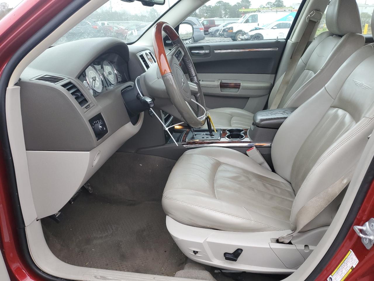 2010 Chrysler 300 - Image 7