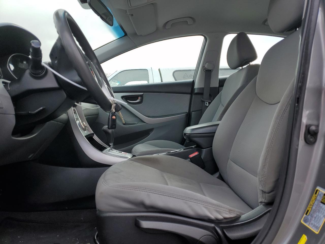 2012 Hyundai Elantra - Image 7