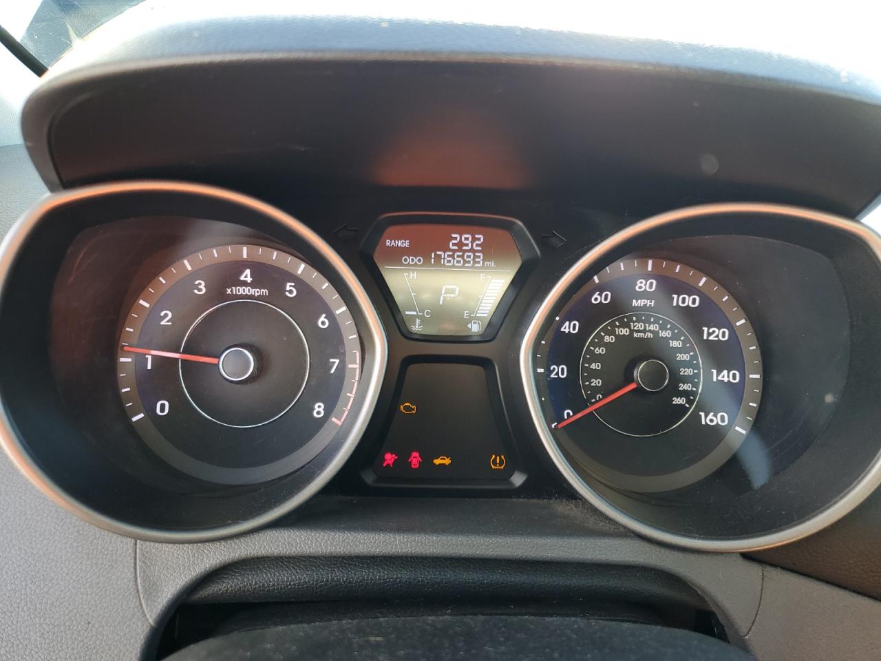 2013 Hyundai Elantra - Image 9