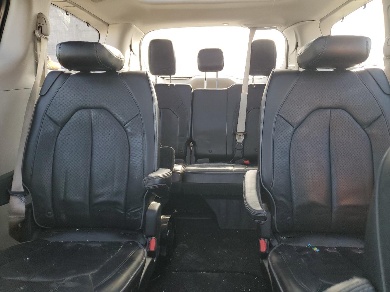 2018 Chrysler Pacifica - Image 10