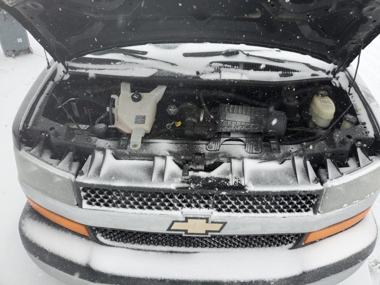 2015 Chevrolet Express - Image 13