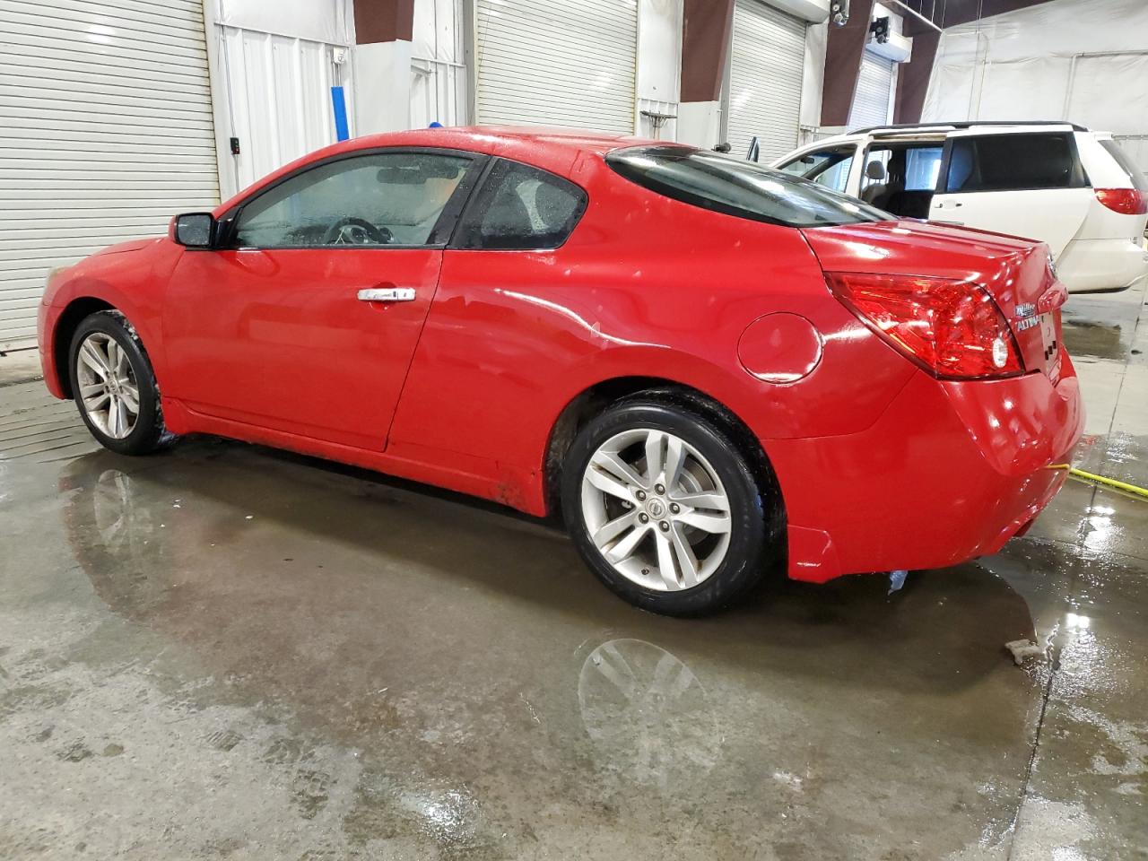 2010 Nissan Altima - Image 2