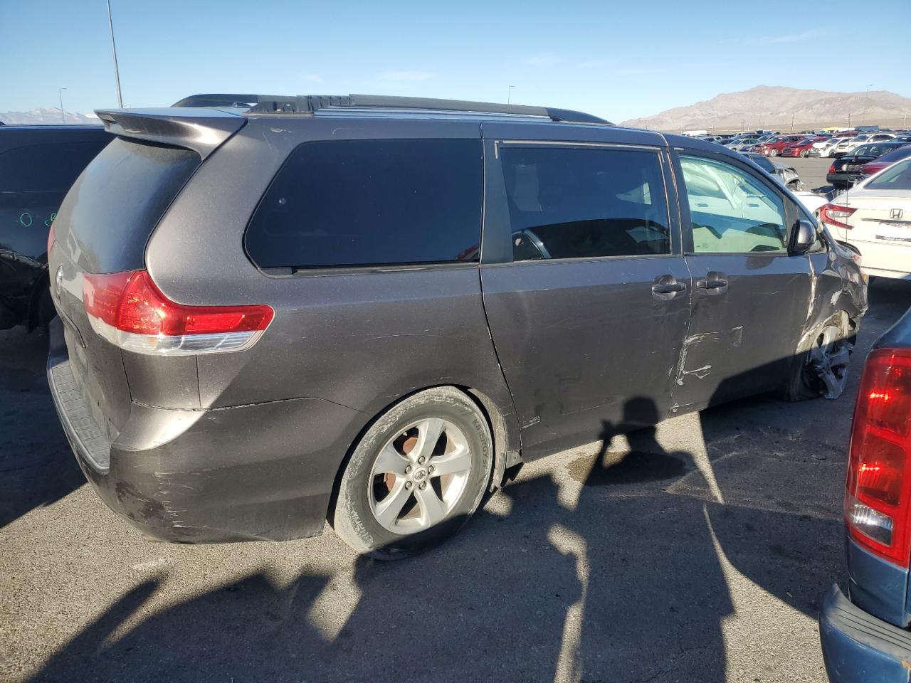 2011 Toyota Sienna - Image 3