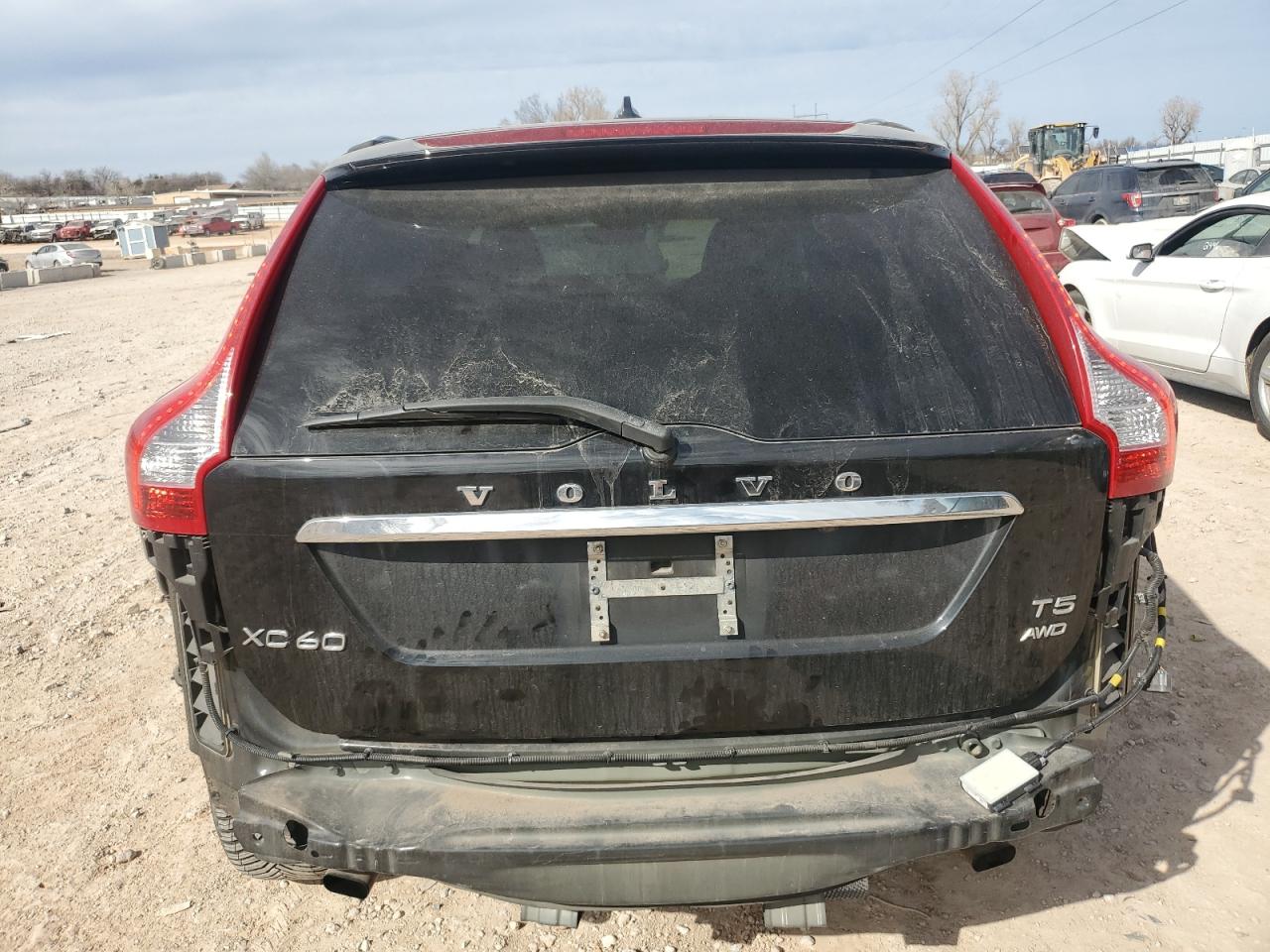 2017 Volvo XC60 - Image 6