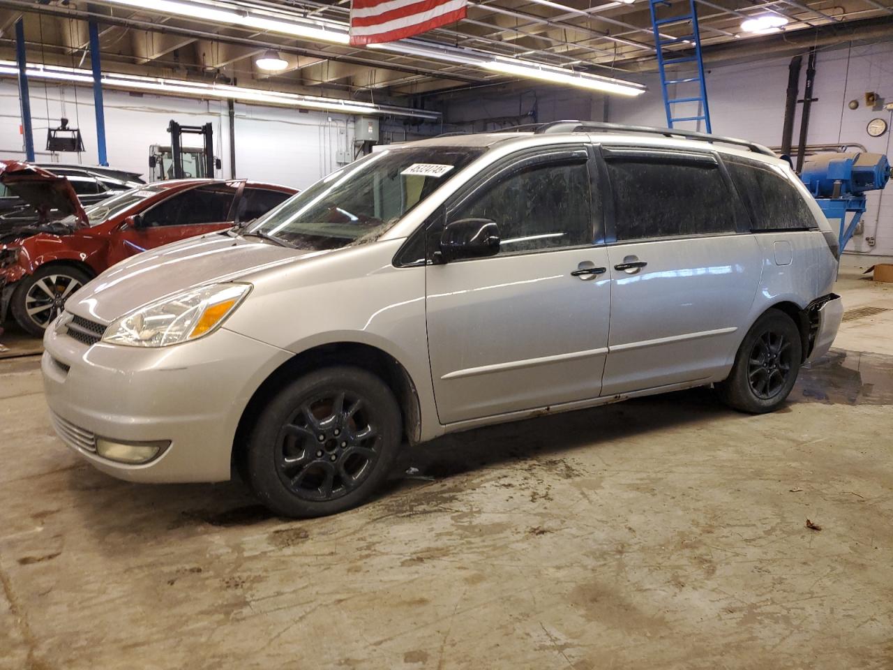 2005 Toyota Sienna - Image 1