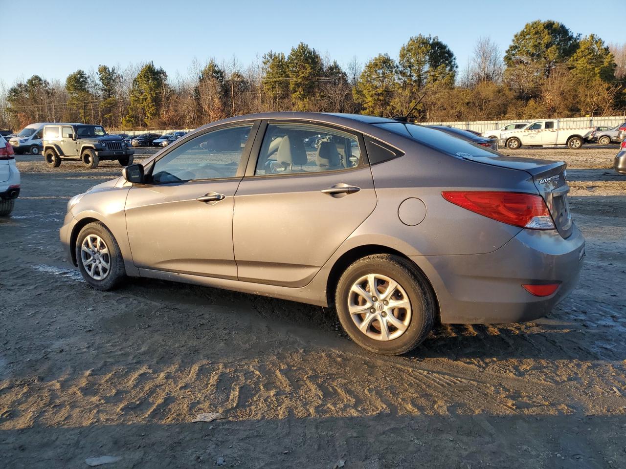 2013 Hyundai Accent - Image 2