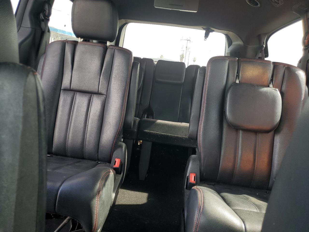 2016 Dodge Caravan - Image 10